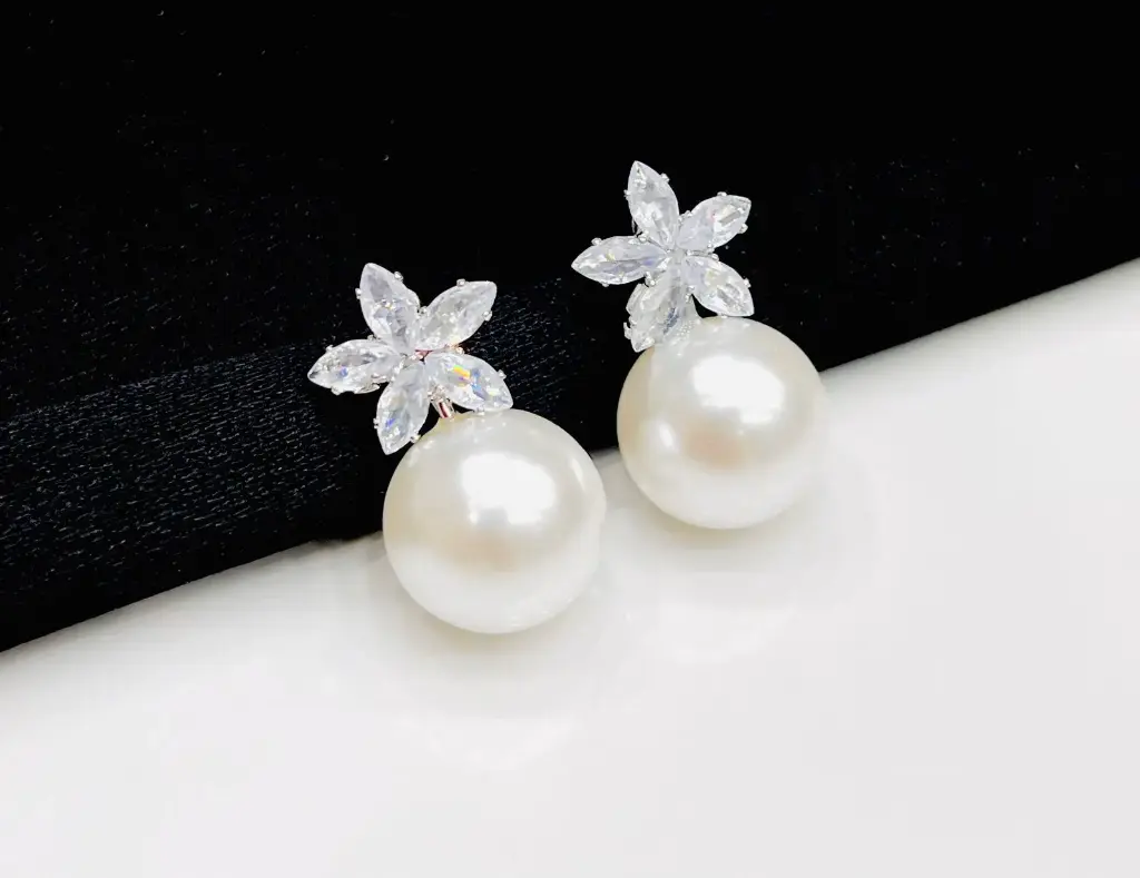 Round Pearl Earring ERN003