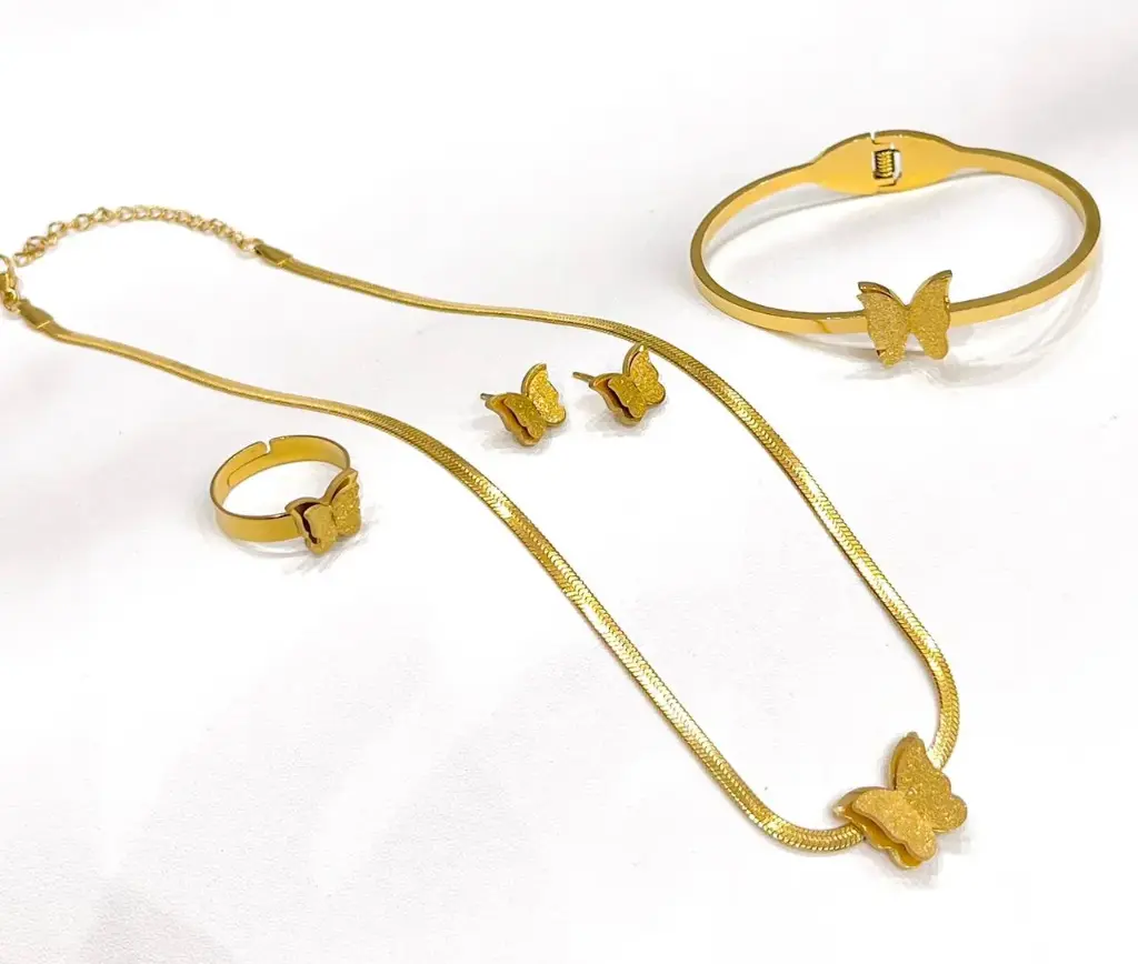 Gold Plated Fashion Pendant Set PND000